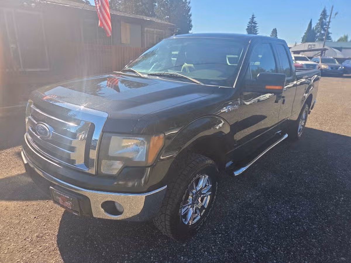 2010 Ford F-150 STX SuperCab Image 2