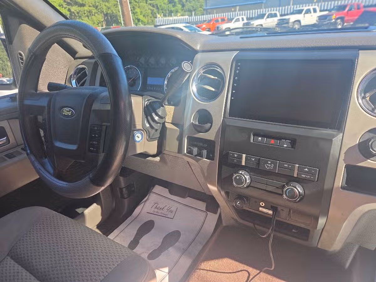 2010 Ford F-150 STX SuperCab Image 12