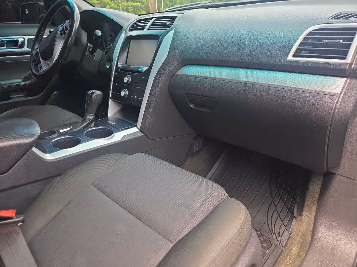 2013 Ford Explorer XLT Image 12