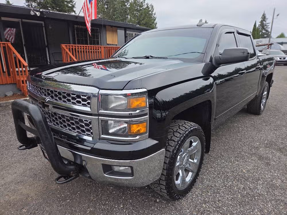 2015 Chevrolet Silverado 1500 LT Crew Cab Lower Image 2
