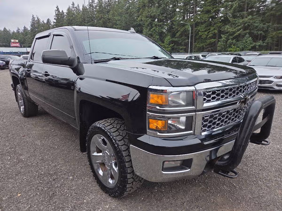 2015 Chevrolet Silverado 1500 LT Crew Cab Image 2
