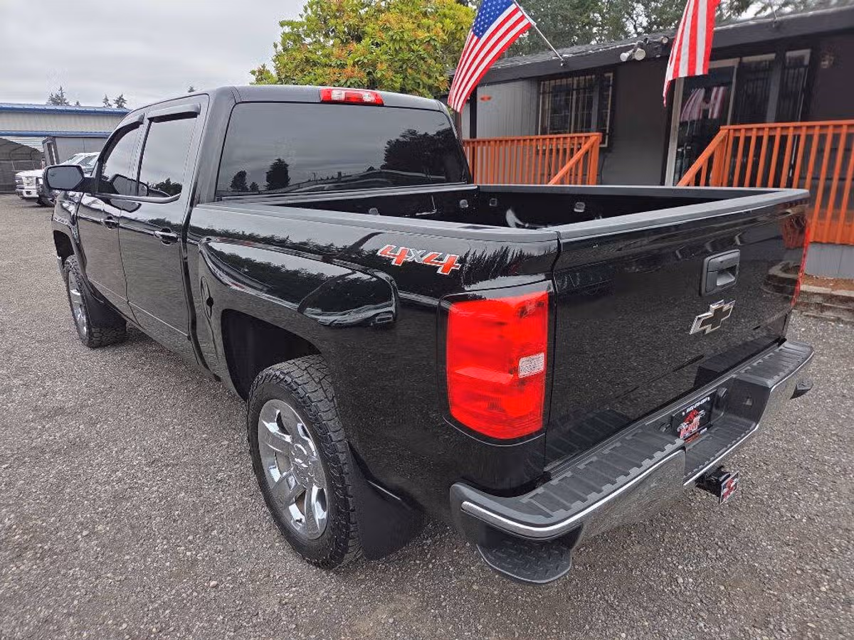 2015 Chevrolet Silverado 1500 LT Crew Cab Image 6