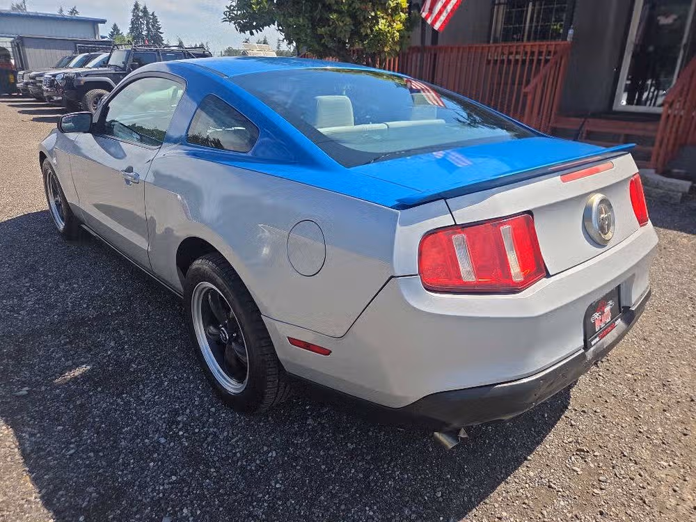 2012 Ford Mustang V6 Image 6