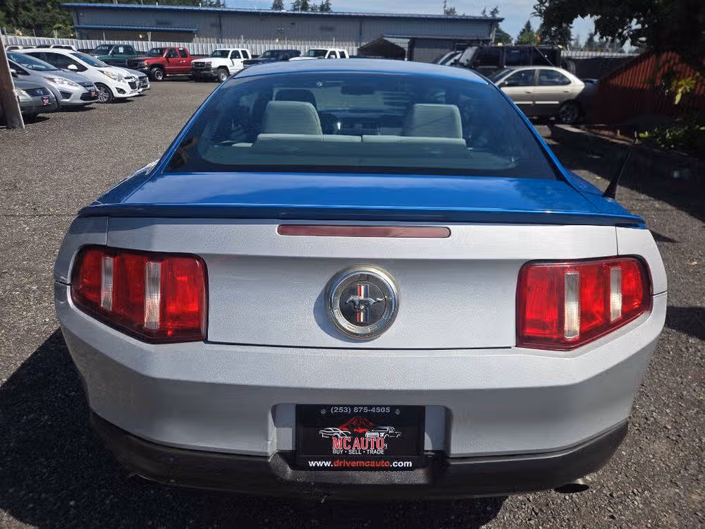 2012 Ford Mustang V6 Image 7