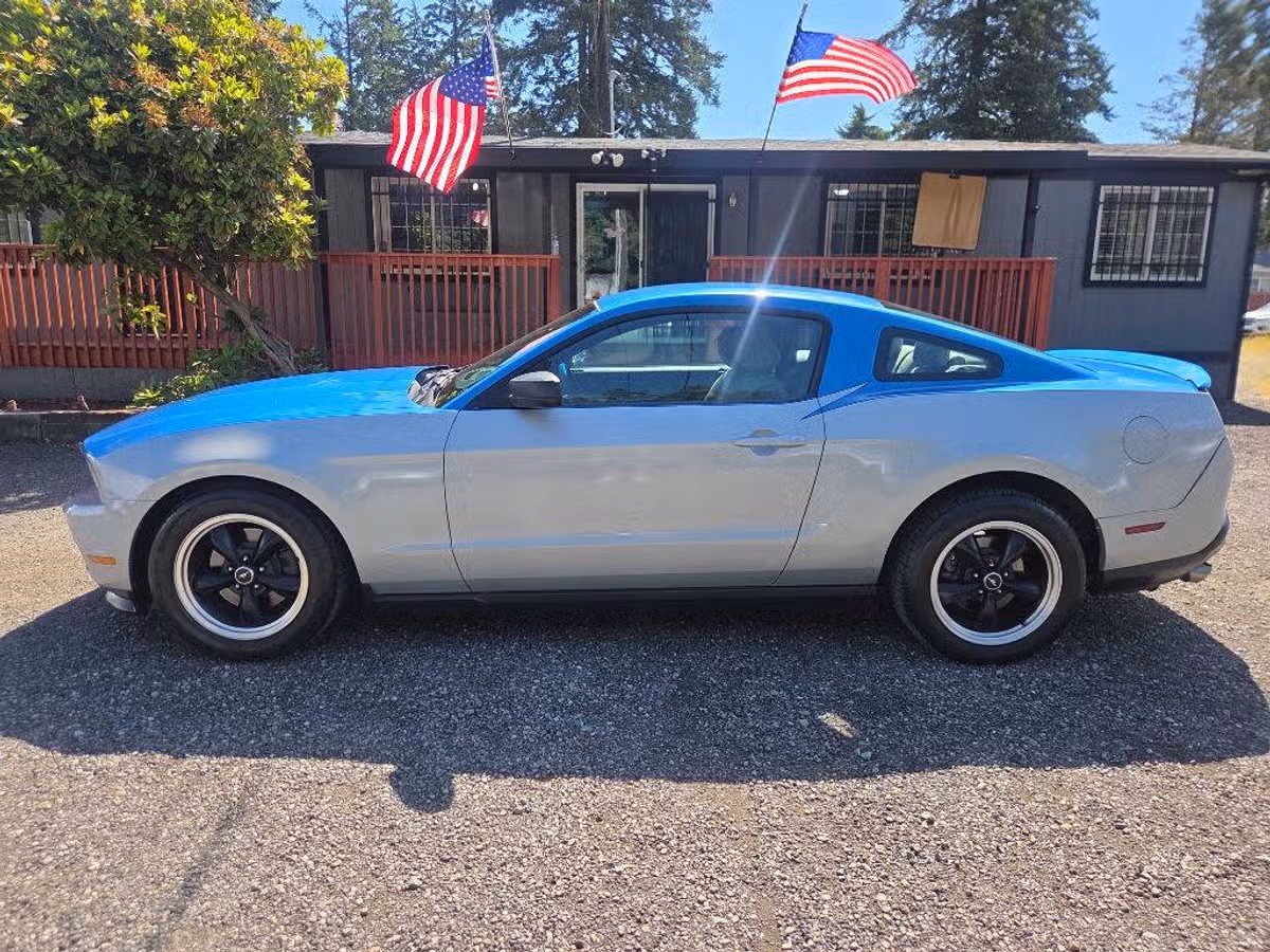 2012 Ford Mustang V6 Image 5