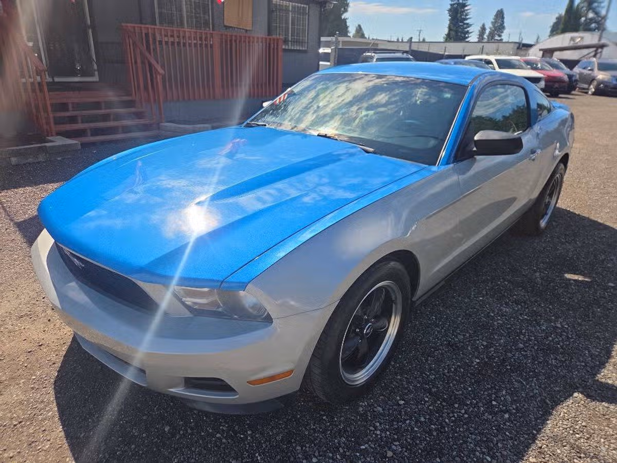 2012 Ford Mustang V6 Image 4