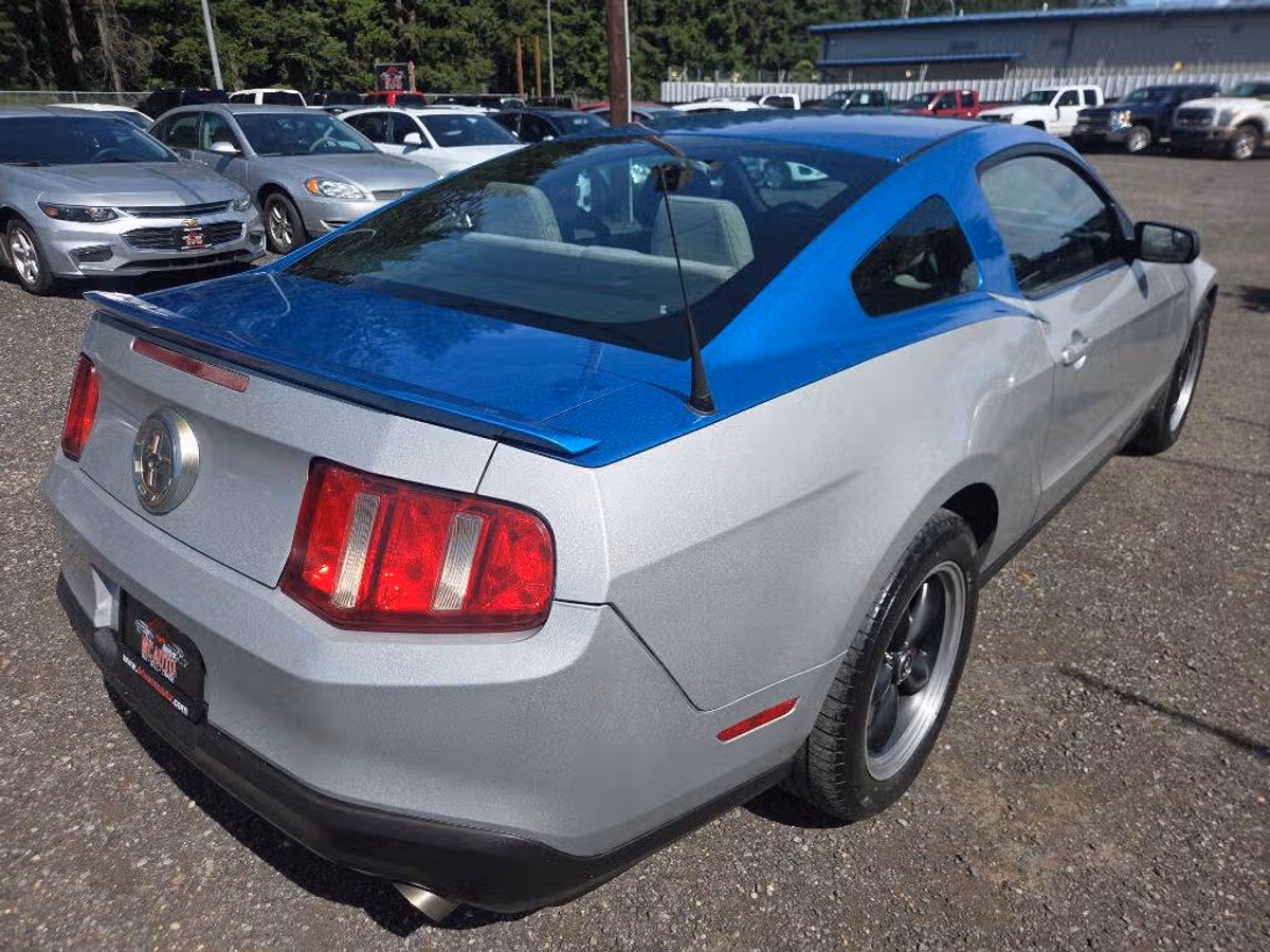 2012 Ford Mustang V6 Image 8