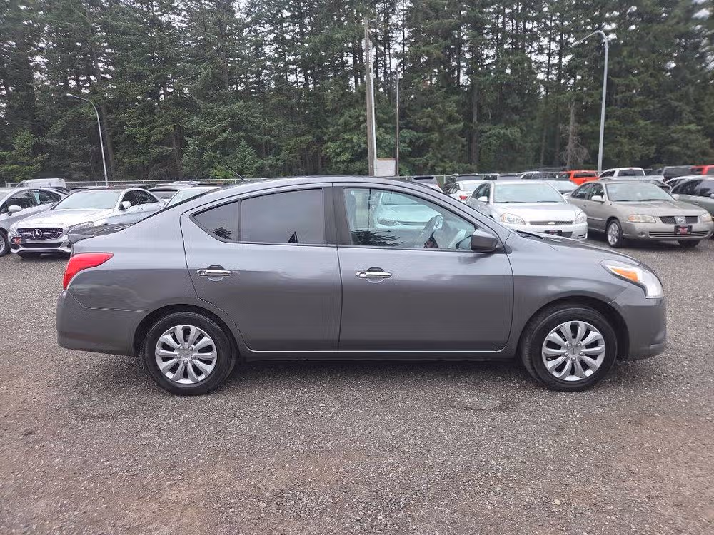 2016 Nissan Versa 1.6 SV Image 1