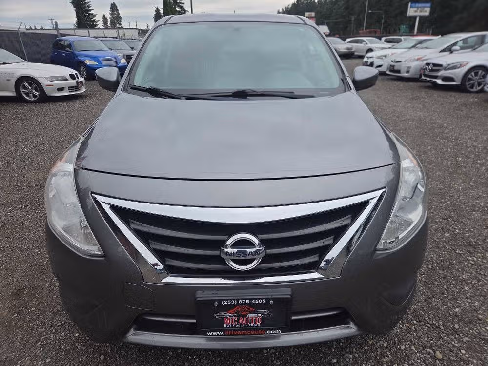 2016 Nissan Versa 1.6 SV Image 3