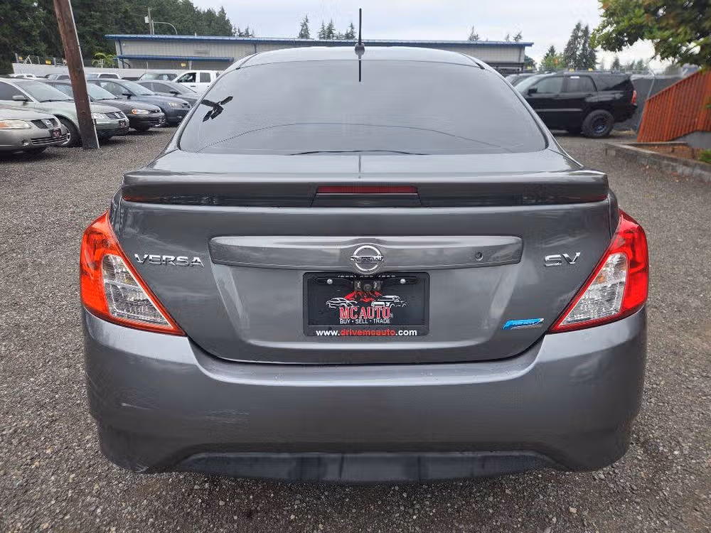 2016 Nissan Versa 1.6 SV Image 7