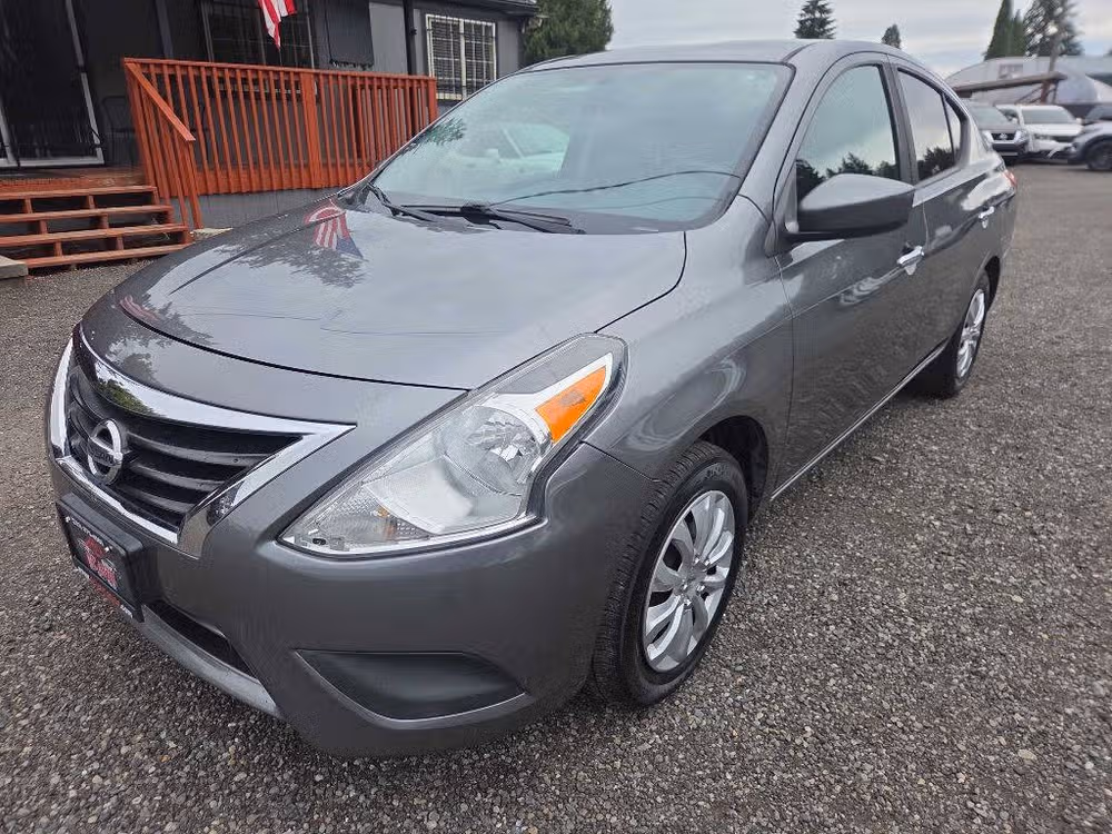 2016 Nissan Versa 1.6 SV Image 4