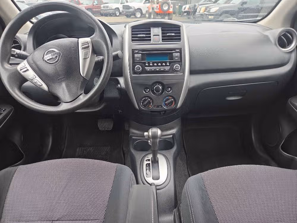 2016 Nissan Versa 1.6 SV Image 11