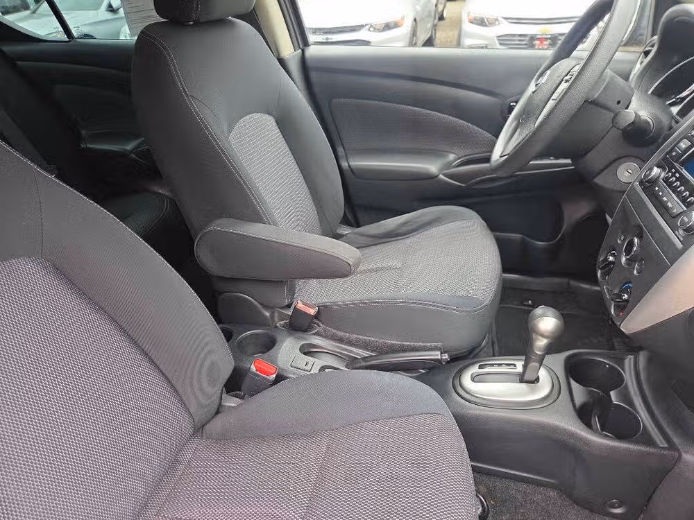 2016 Nissan Versa 1.6 SV Image 14
