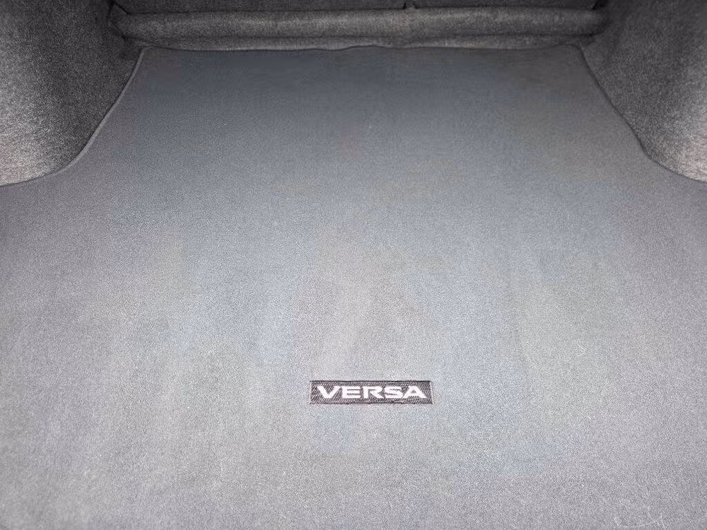 2016 Nissan Versa 1.6 SV Image 9
