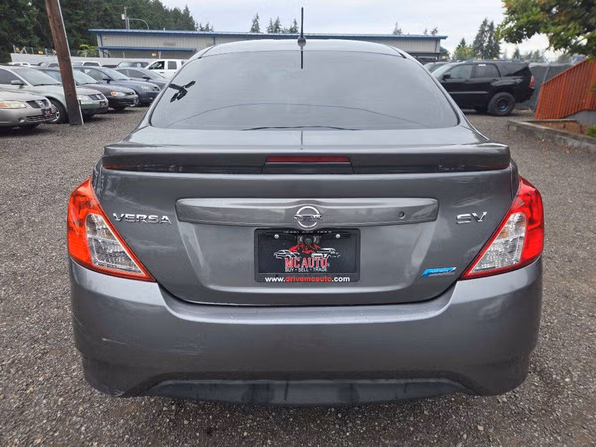 2016 Nissan Versa 1.6 SV Image 7