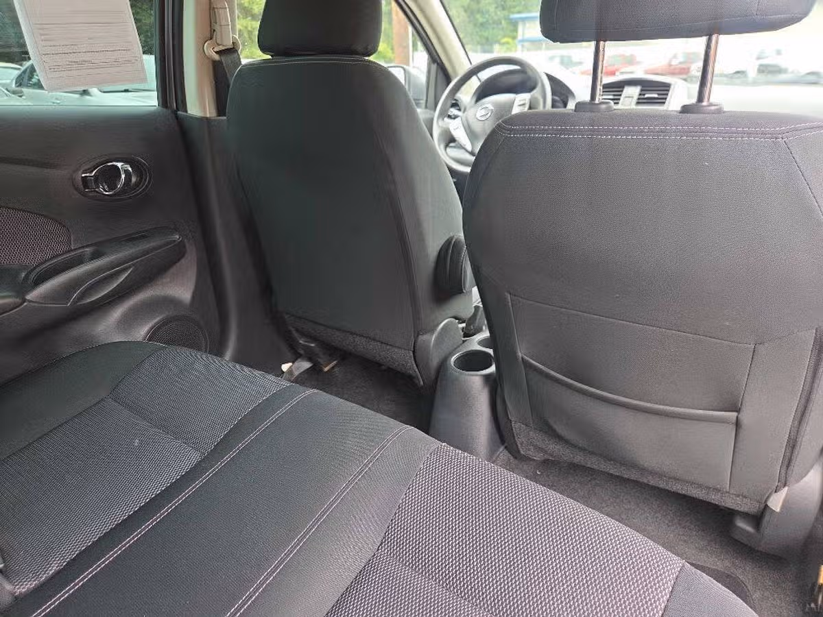2016 Nissan Versa 1.6 SV Image 12