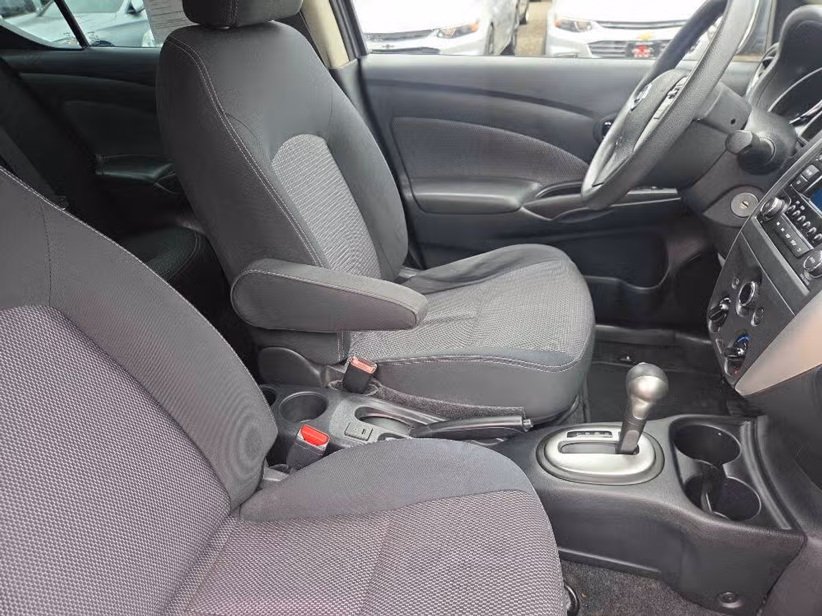 2016 Nissan Versa 1.6 SV Image 14