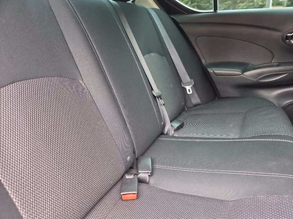 2016 Nissan Versa 1.6 SV Image 10