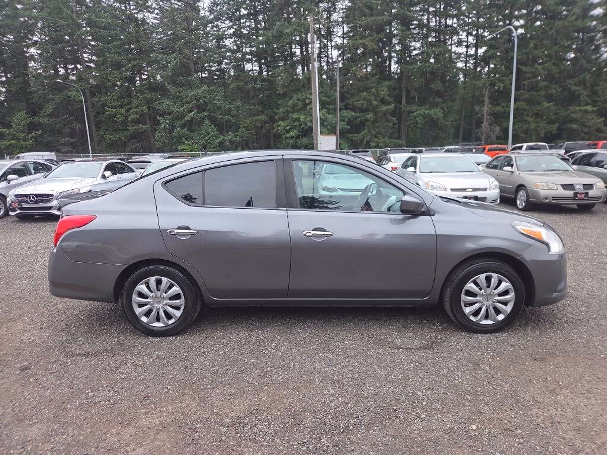 2016 Nissan Versa 1.6 SV Image 1