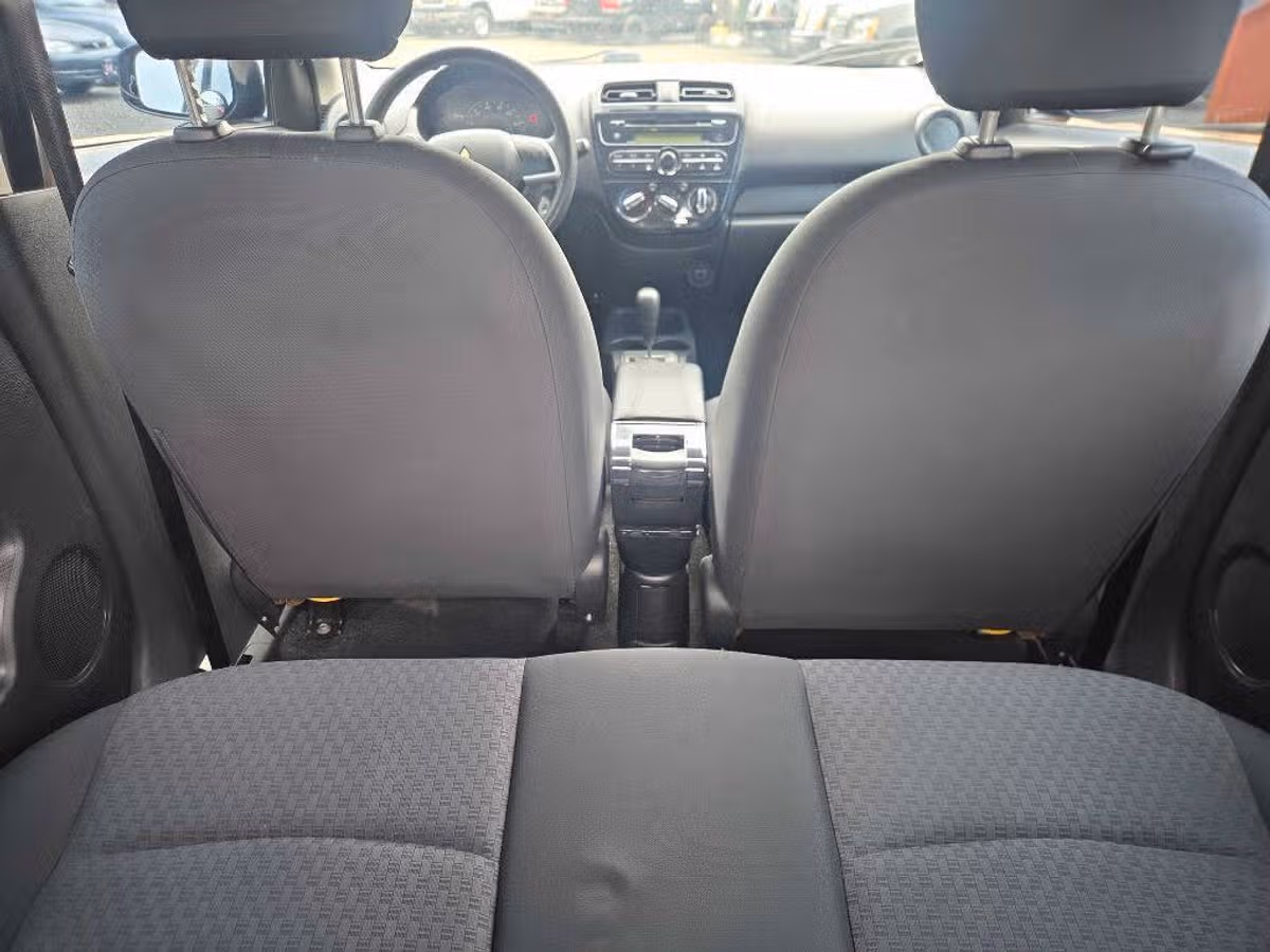 2017 Mitsubishi Mirage ES Image 9