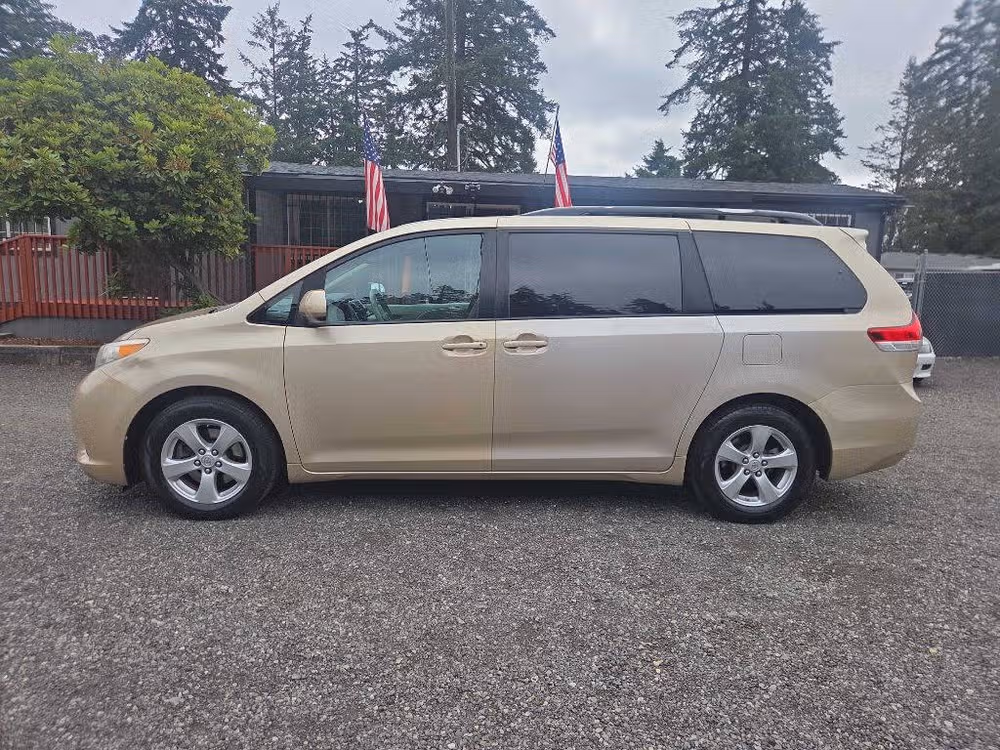 2011 Toyota Sienna LE 8-Passenger Passenger Lower Image 3