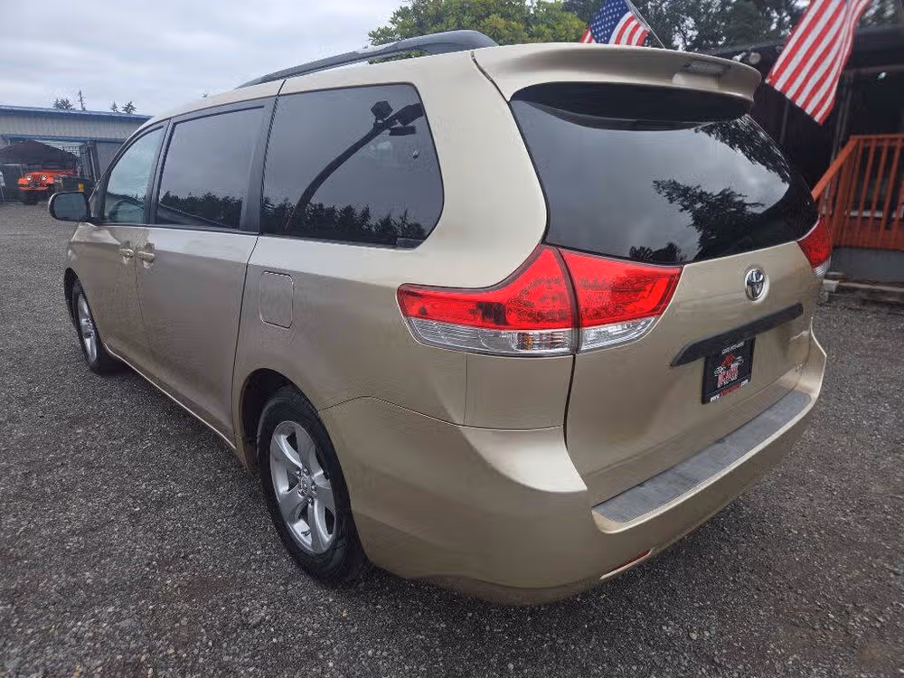 2011 Toyota Sienna LE 8-Passenger Passenger Image 6