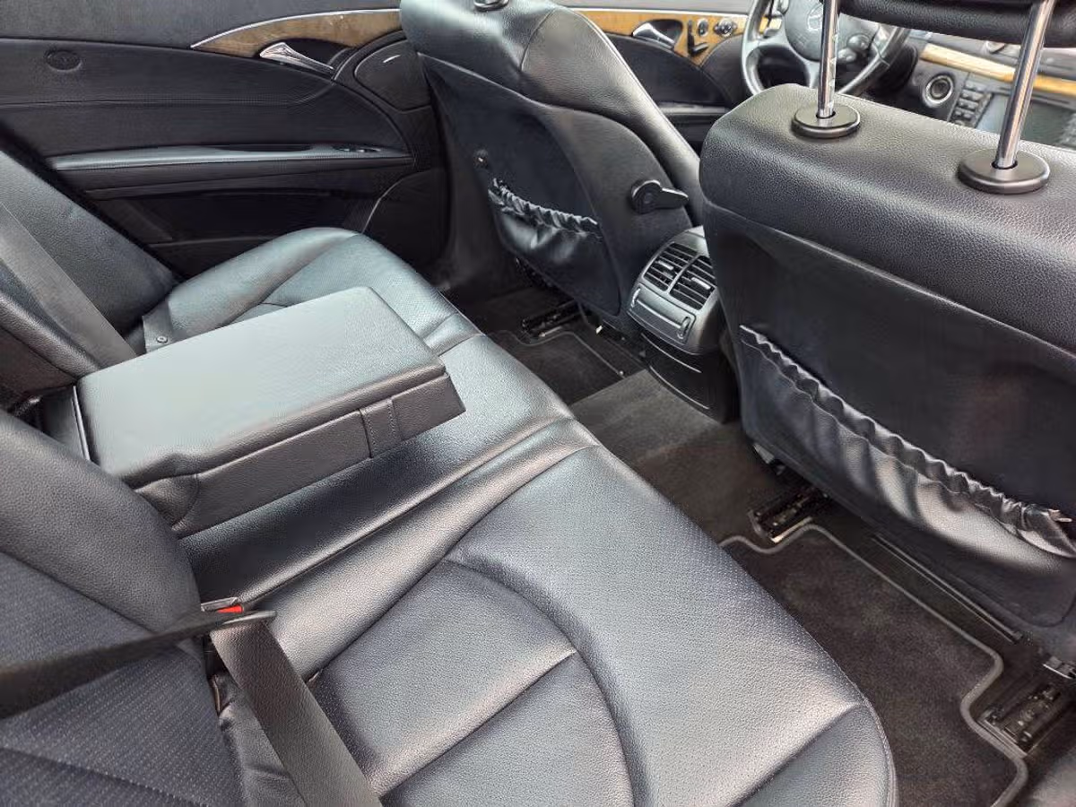 2008 Mercedes-Benz E-Class E 350 4MATIC Image 9