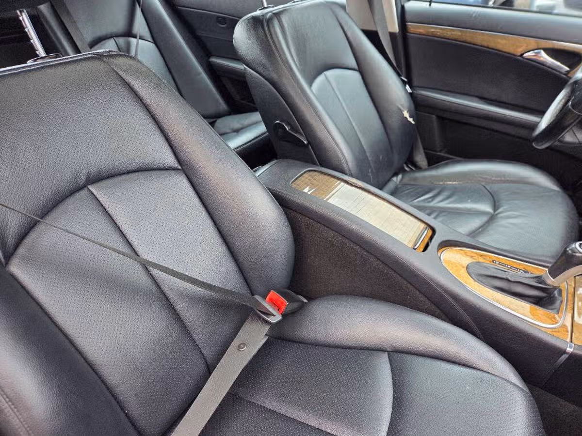 2008 Mercedes-Benz E-Class E 350 4MATIC Image 12