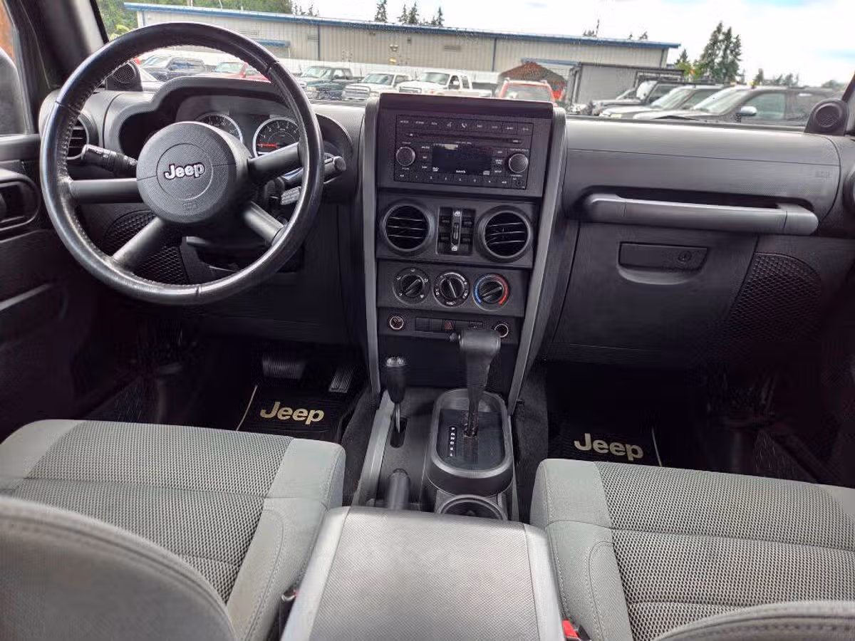 2007 Jeep Wrangler Unlimited Sahara Image 10