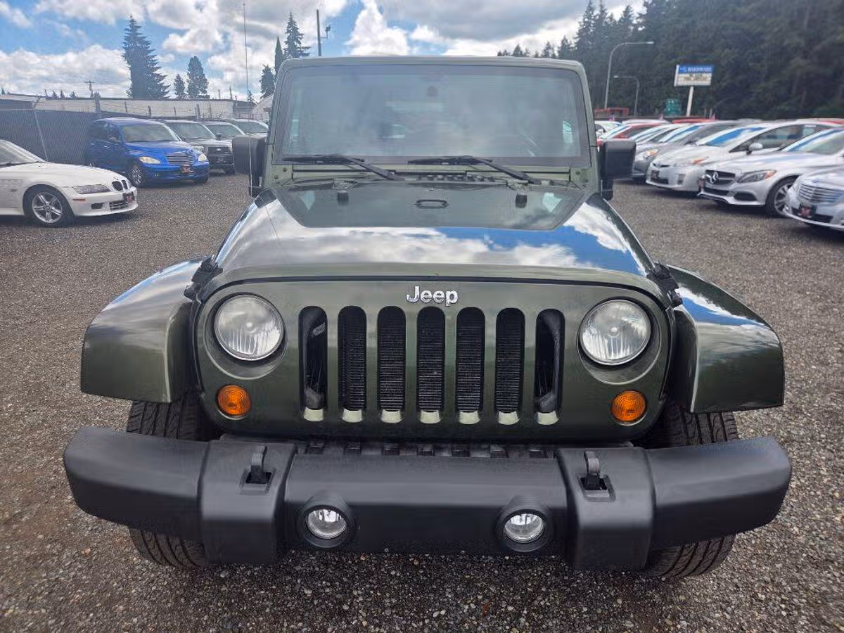 2007 Jeep Wrangler Unlimited Sahara Image 3