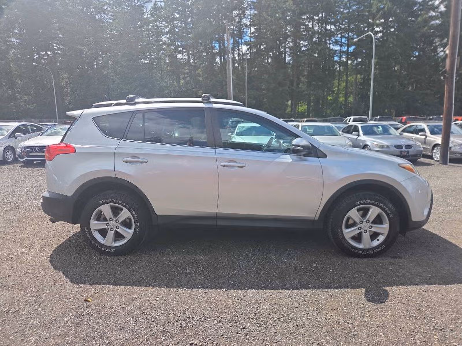 2014 Toyota RAV4 XLE Upper Image 1