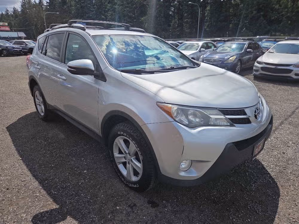 2014 Toyota RAV4 XLE Image 2