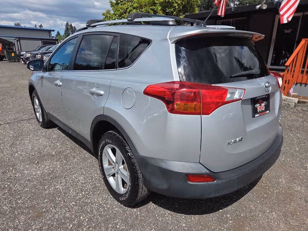 2014 Toyota RAV4 XLE Image 6