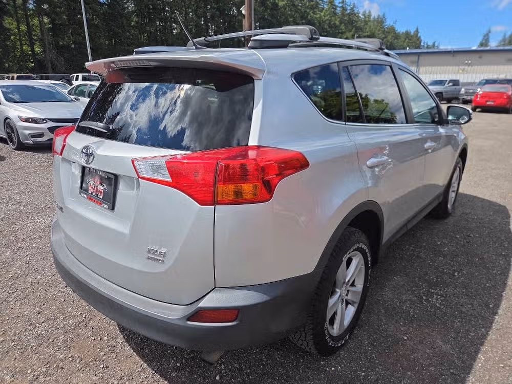 2014 Toyota RAV4 XLE Image 8