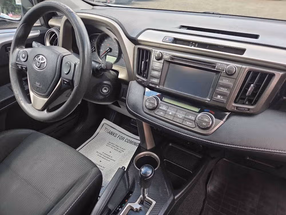 2014 Toyota RAV4 XLE Image 14
