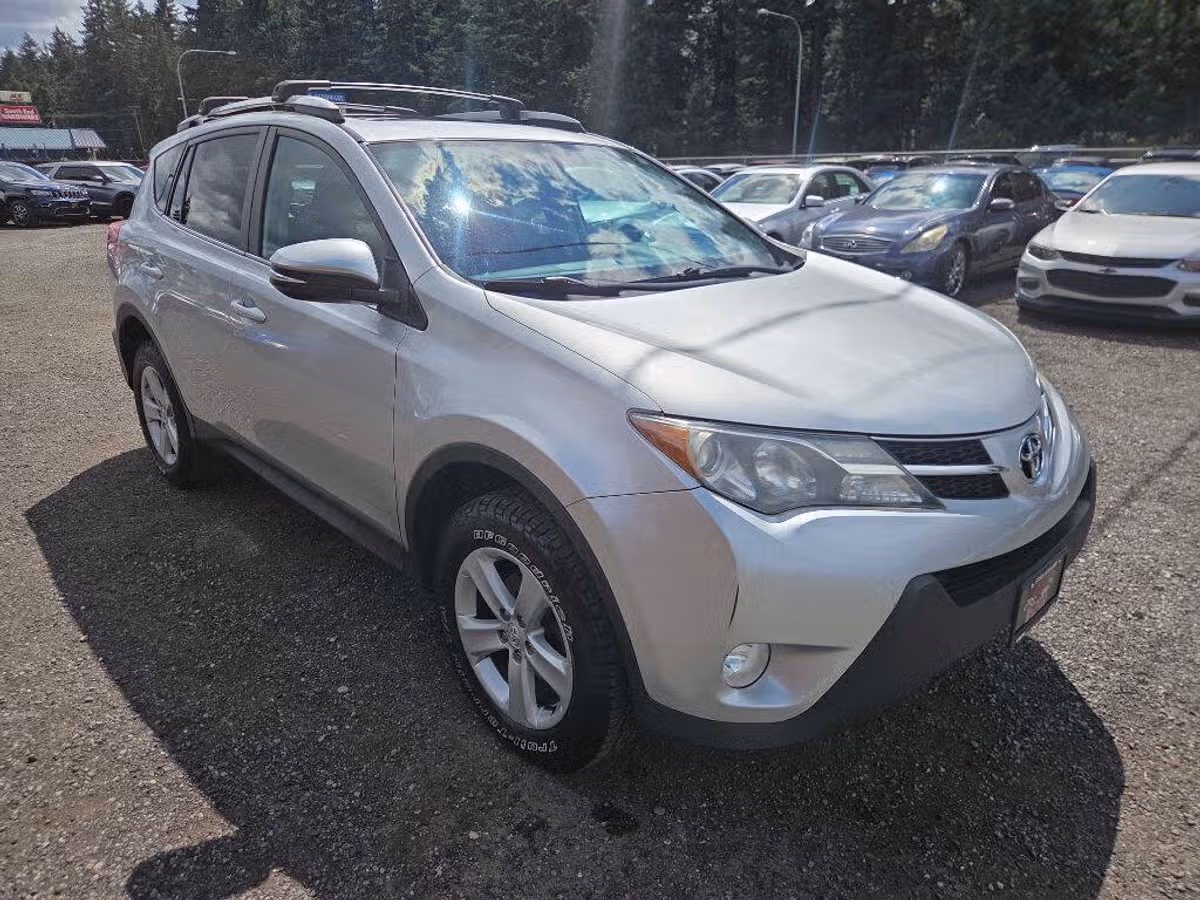 2014 Toyota RAV4 XLE Image 2