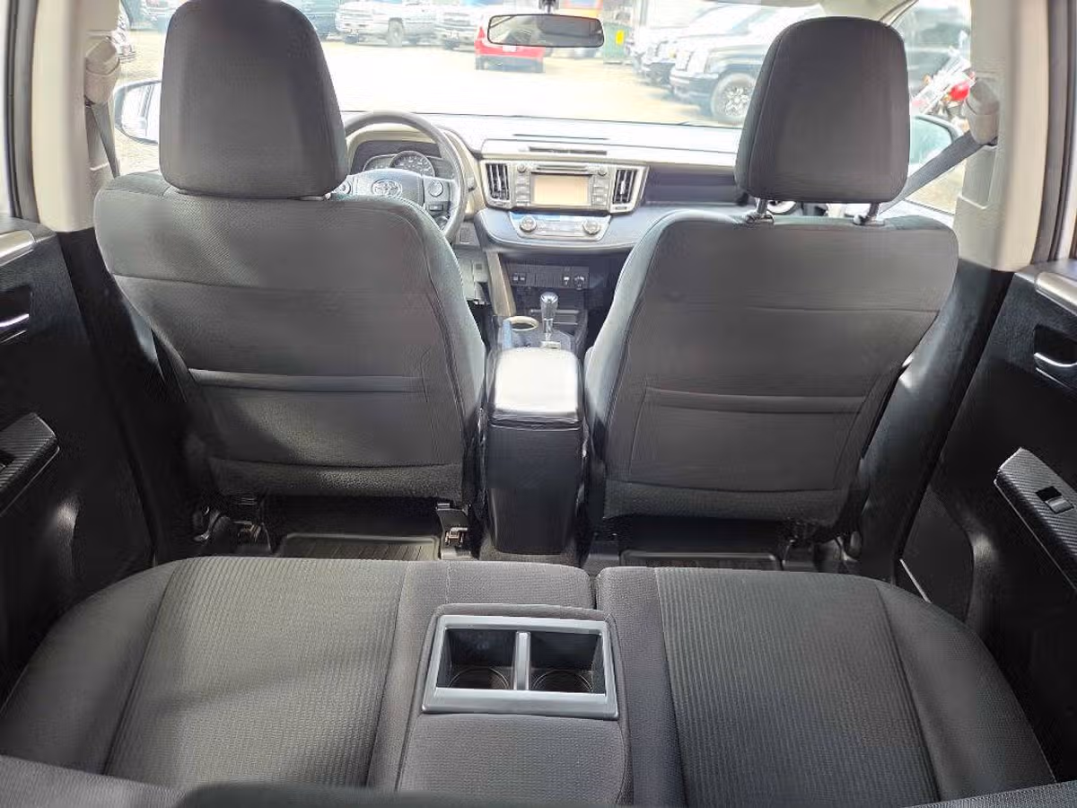 2014 Toyota RAV4 XLE Image 10