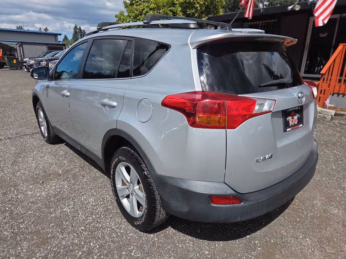 2014 Toyota RAV4 XLE Image 6