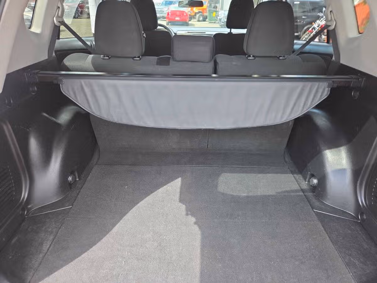 2014 Toyota RAV4 XLE Image 9