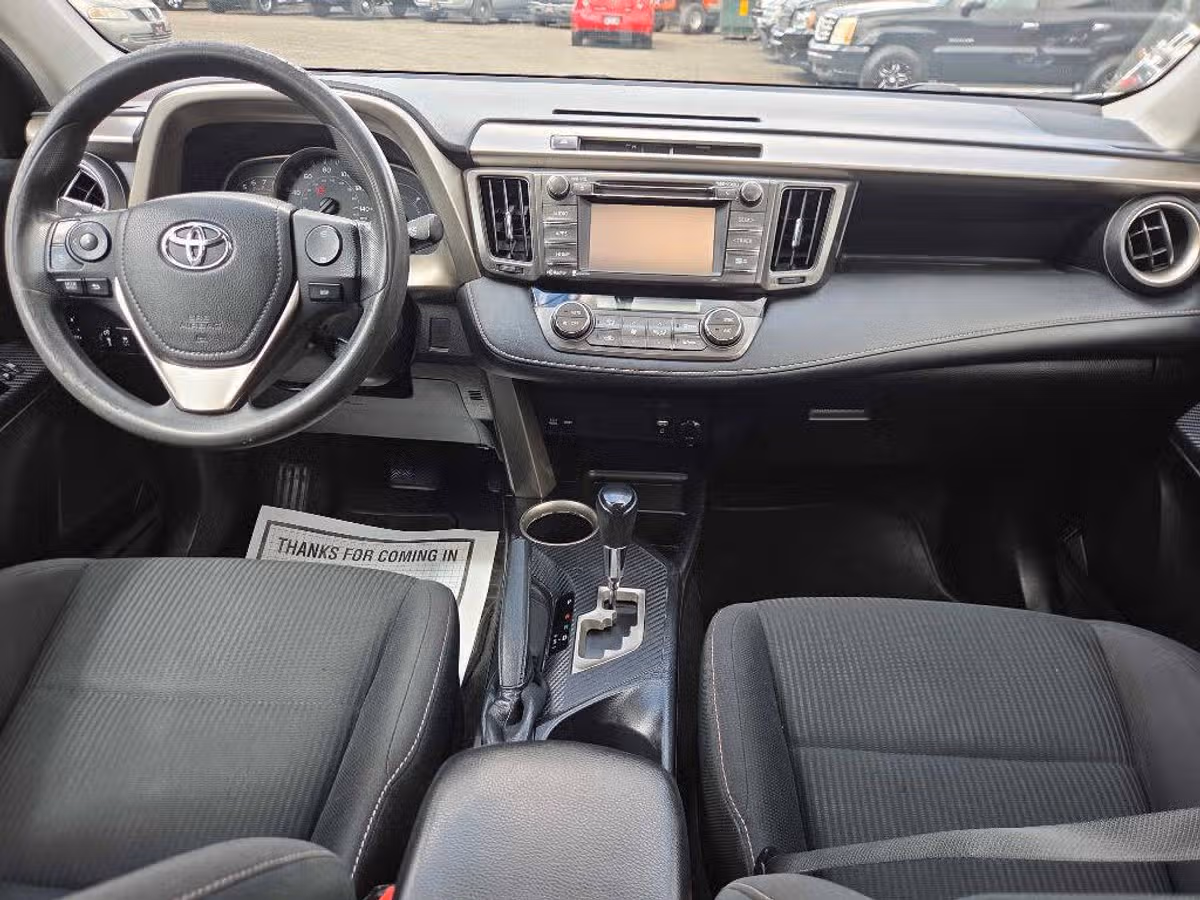 2014 Toyota RAV4 XLE Image 12