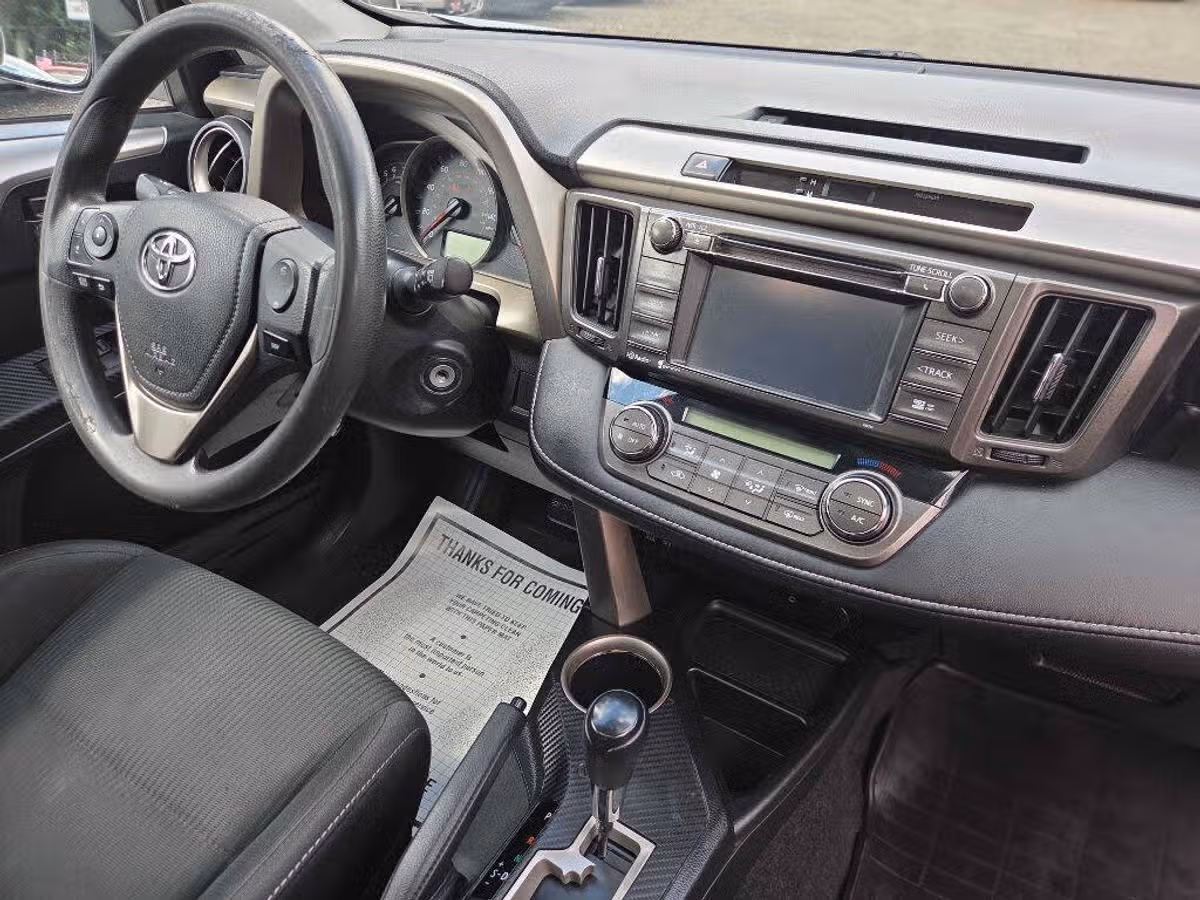 2014 Toyota RAV4 XLE Image 14