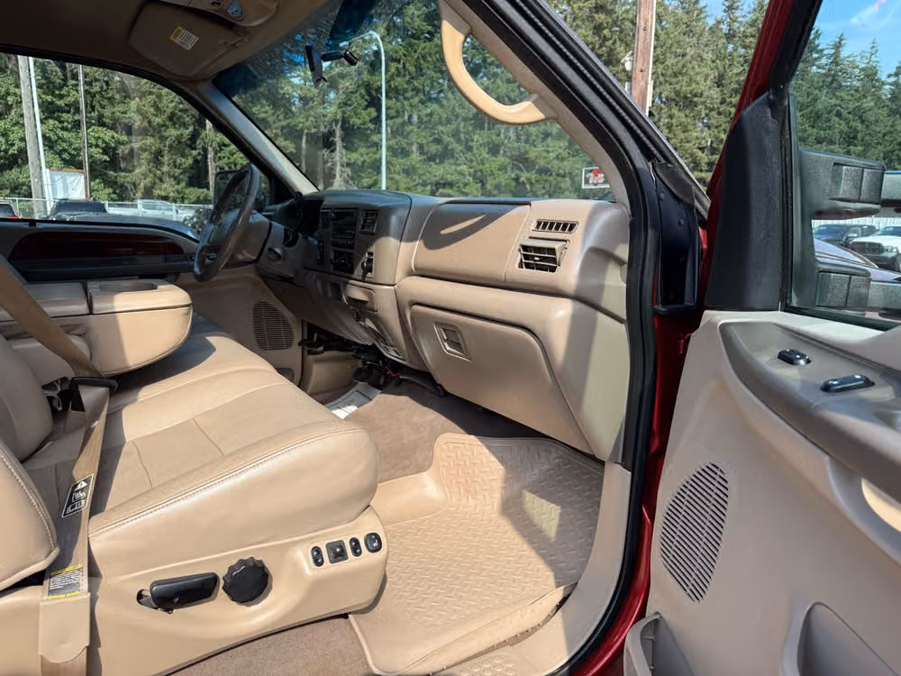 2002 Ford F-350 Super Duty LARIAT Crew Cab Image 13
