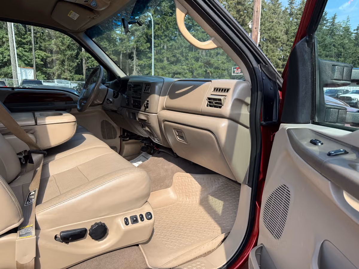 2002 Ford F-350 Super Duty LARIAT Crew Cab Image 13