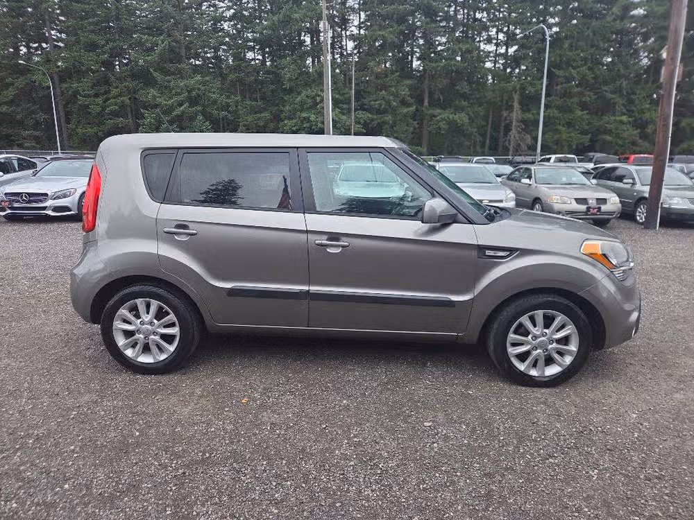 2013 Kia Soul Base Crossover Image 1