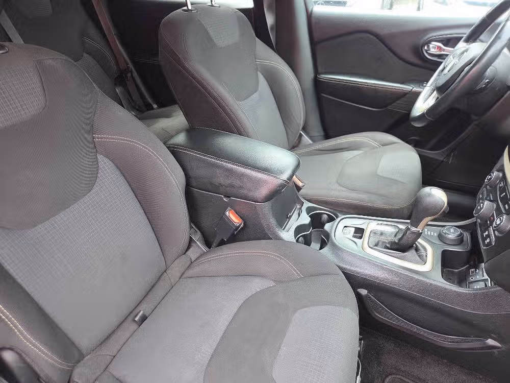 2015 Jeep Cherokee Latitude Image 13