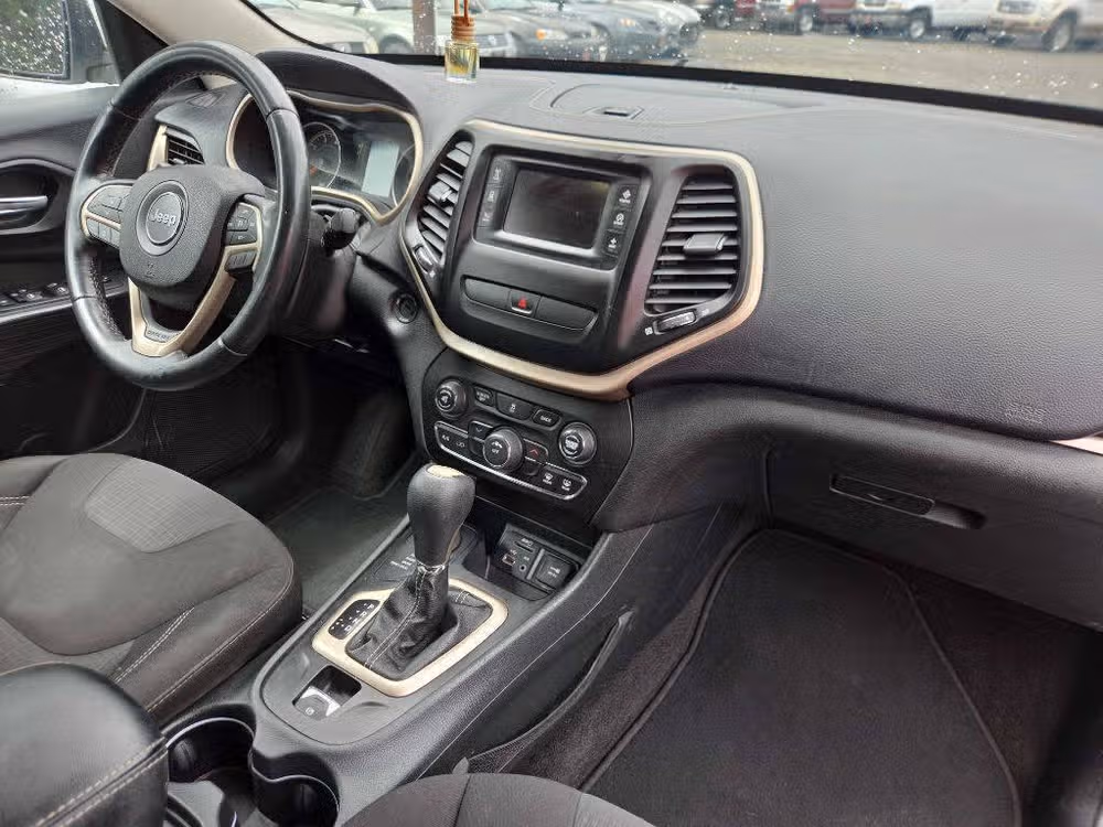 2015 Jeep Cherokee Latitude Image 14
