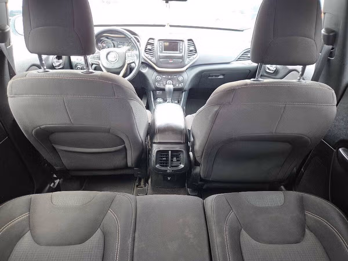 2015 Jeep Cherokee Latitude Image 9