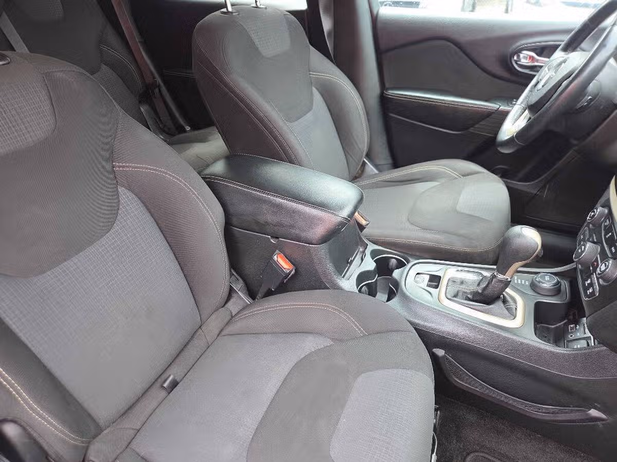 2015 Jeep Cherokee Latitude Image 13
