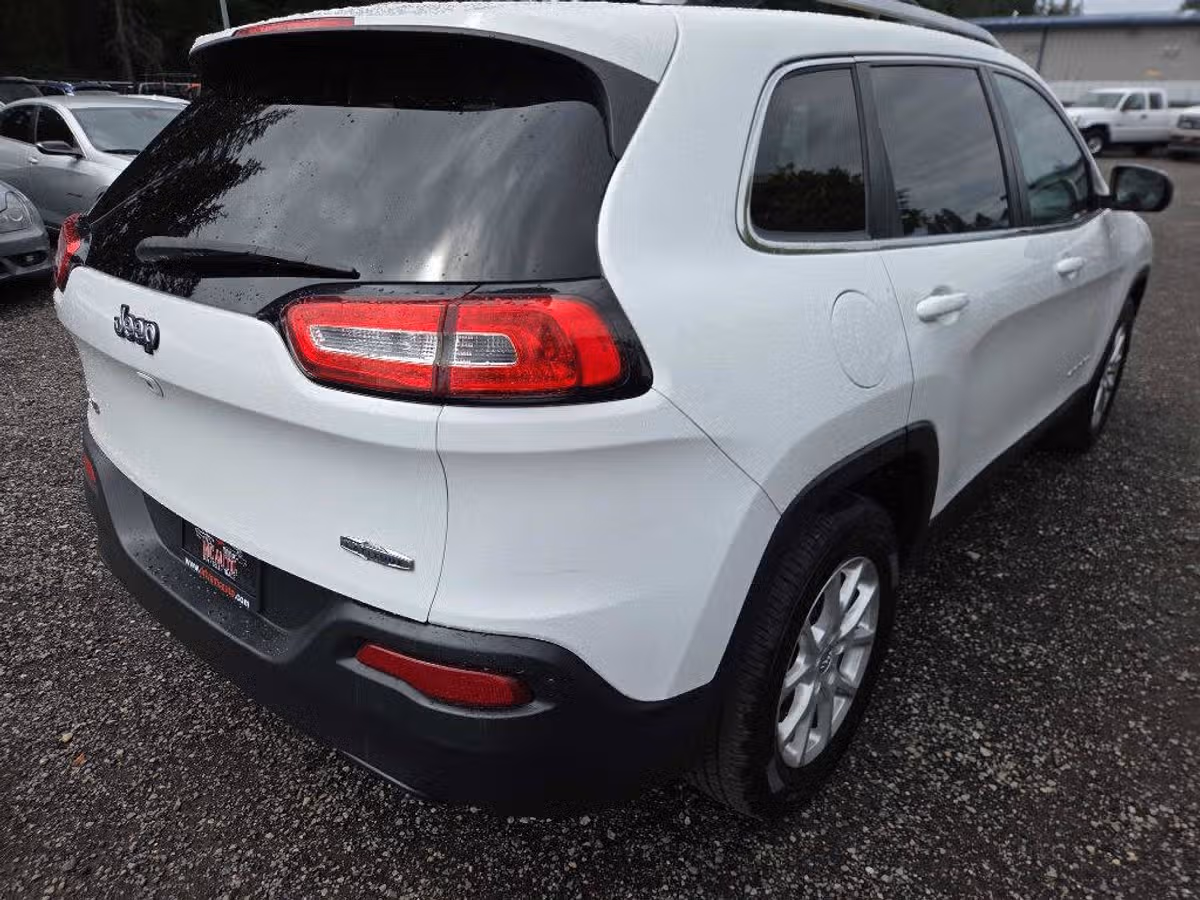 2015 Jeep Cherokee Latitude Image 8