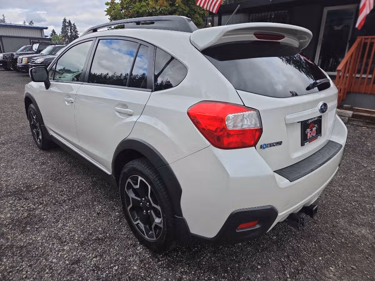 2014 Subaru XV Crosstrek 2.0i Limited Crossover Image 6